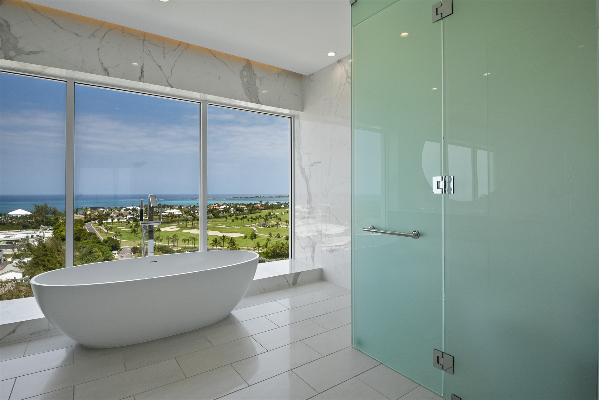 18. Condominiums for Sale at One Ocean, Paradise Island, Nassau and Paradise Island Bahamas