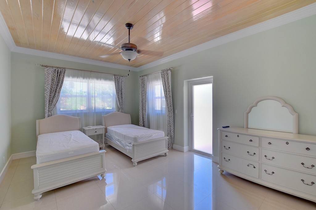 22. House for Rent at Village Road, Nassau and Paradise Island Bahamas