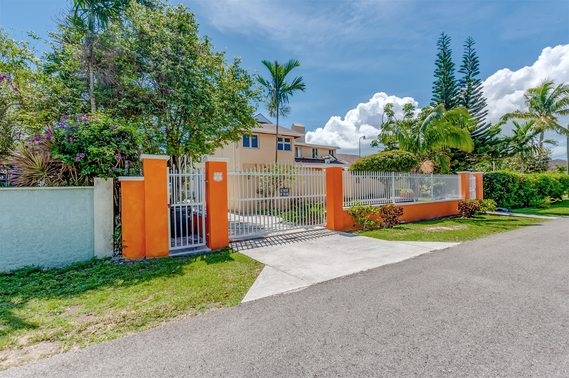 11. Residential for Sale at 35 Bougainevilla Avenue Vista Marina, West Bay Street, Nassau and Paradise Island Bahamas