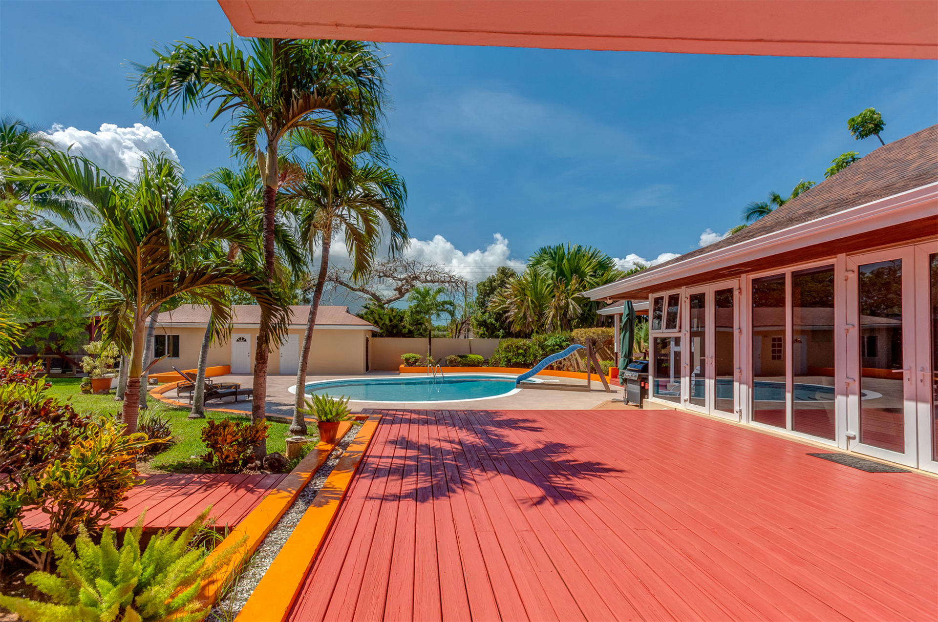 22. Residential for Sale at 35 Bougainevilla Avenue Vista Marina, West Bay Street, Nassau and Paradise Island Bahamas