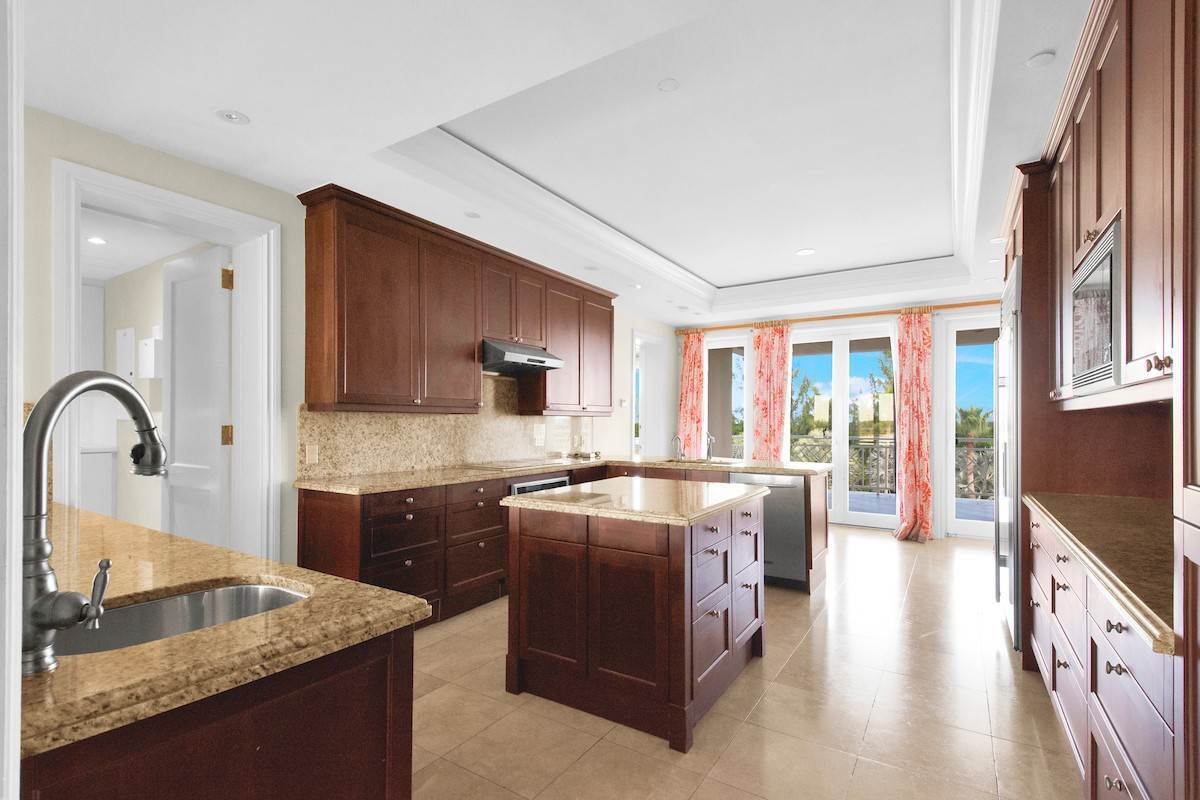 7. Condominiums for Sale at D 5-4 Ocean Club Residences & Marina Ocean Club Residences and Marina, Paradise Island, Nassau and Paradise Island Bahamas