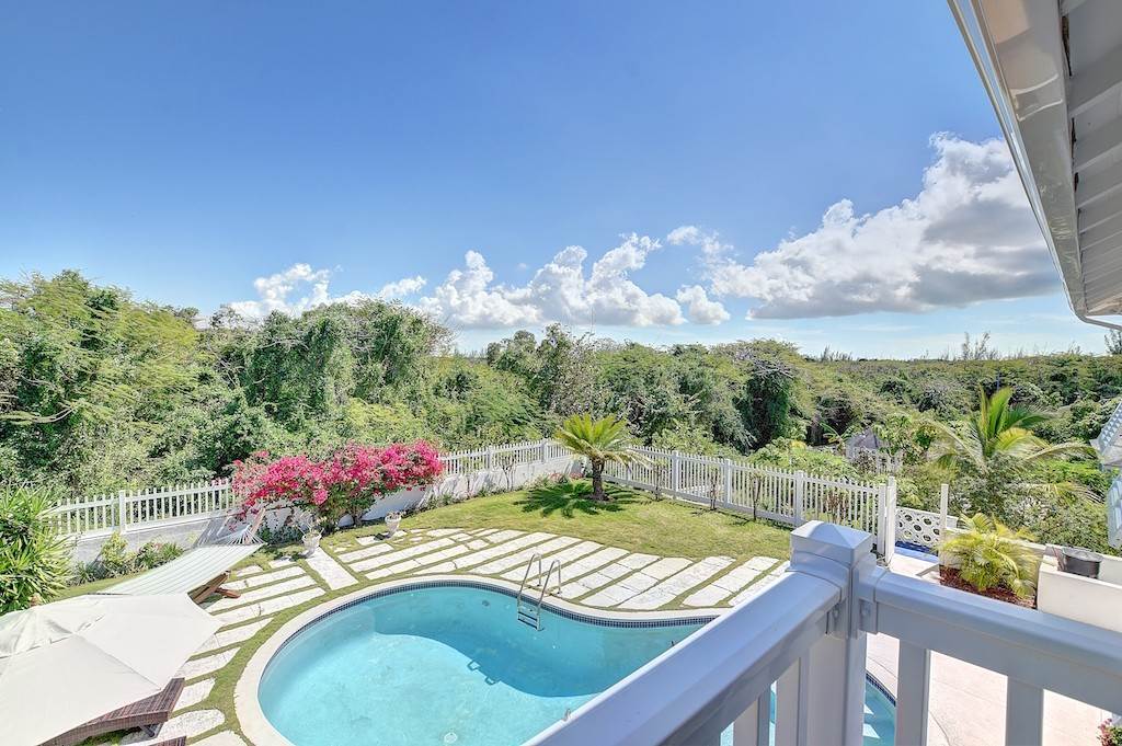 19. Single Family Homes for Sale at Love Beach, Nassau And Paradise Island Bahamas