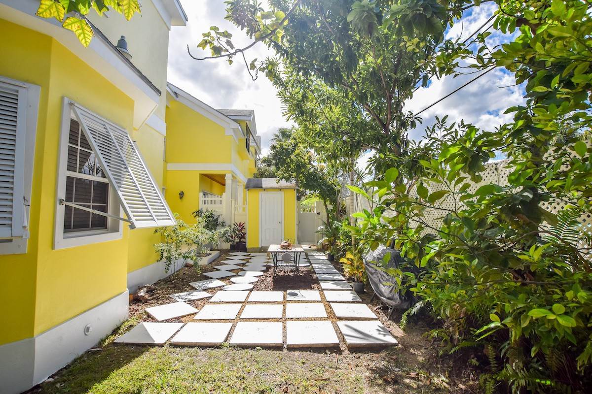 26. Multi Family Townhouse for Sale at Nassau, New Providence Bahamas