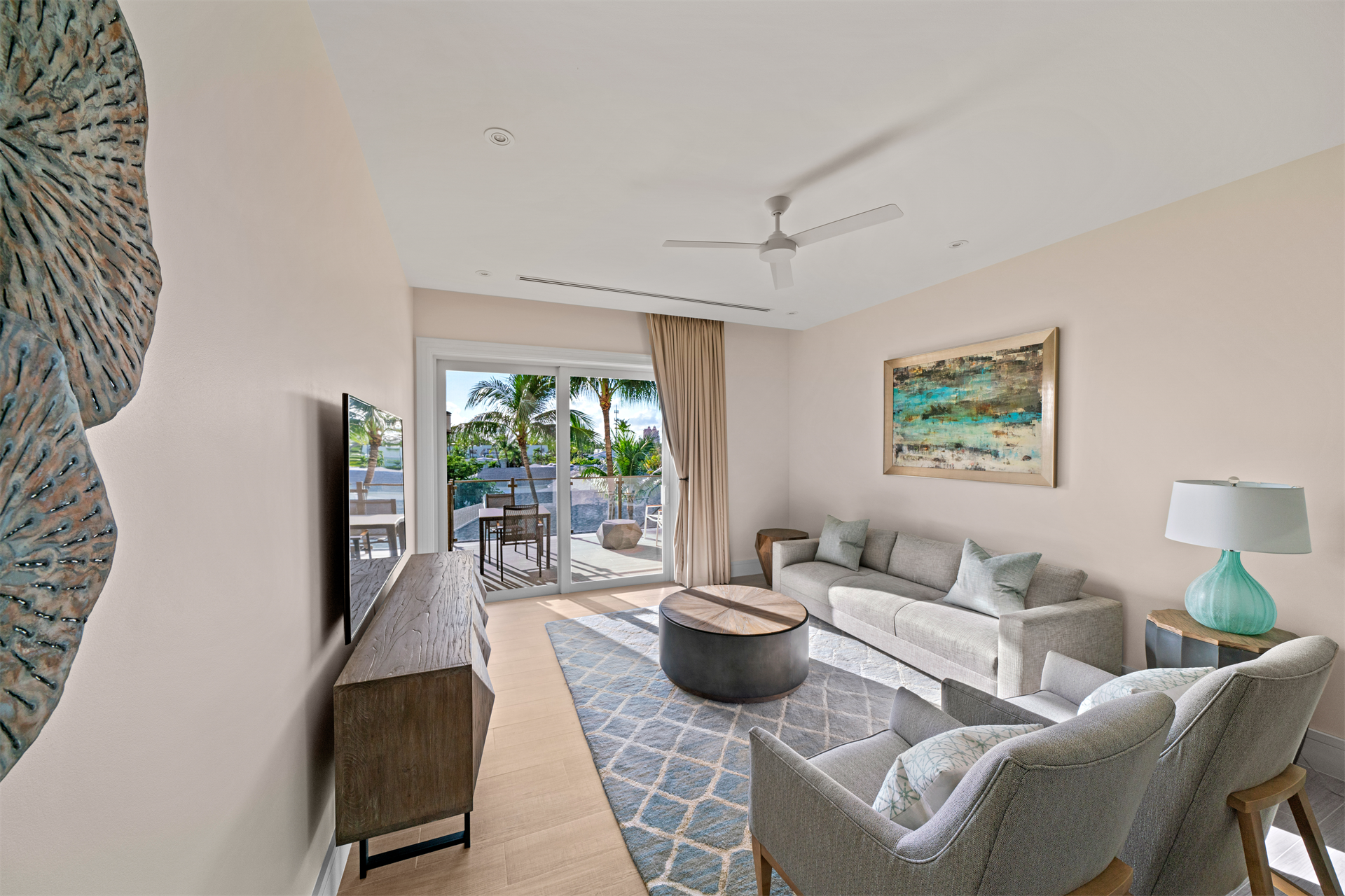 18. Condominiums for Sale at Paradise Island, Nassau New Providence Bahamas