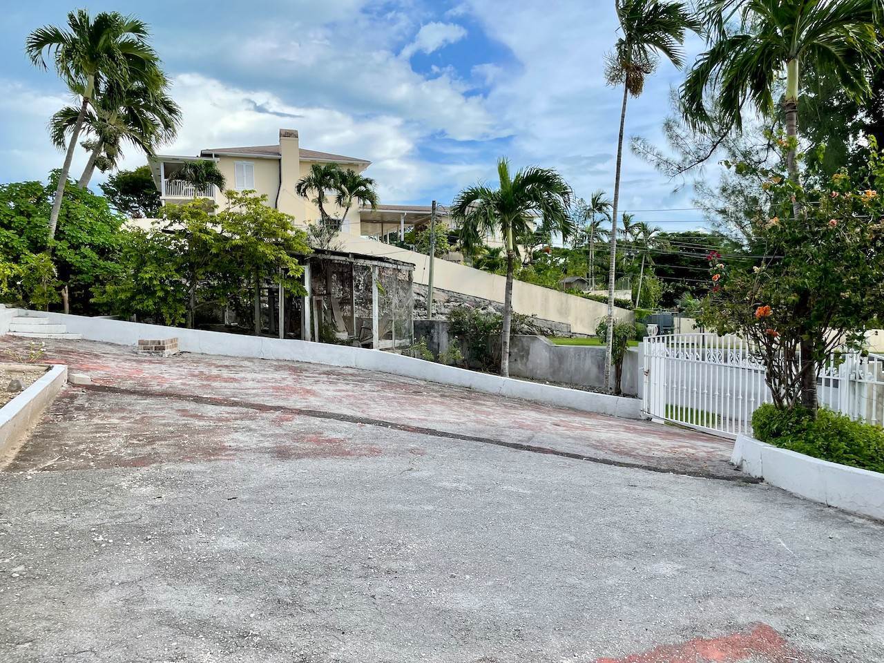 17. Single Family Homes for Sale at Nassau, New Providence Bahamas