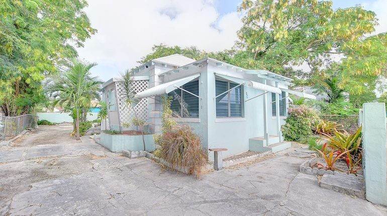 5. Commercial for Sale at Palmdale Home And Commercial Opportunity Palmdale, Nassau and Paradise Island Bahamas