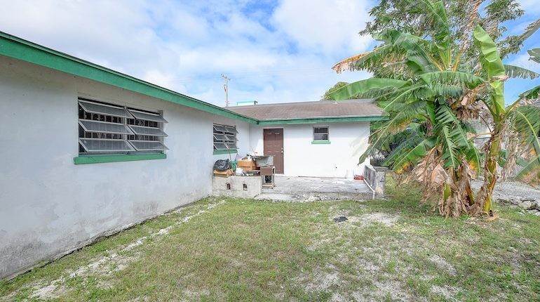 17. Commercial for Sale at Harold Road, Nassau and Paradise Island Bahamas