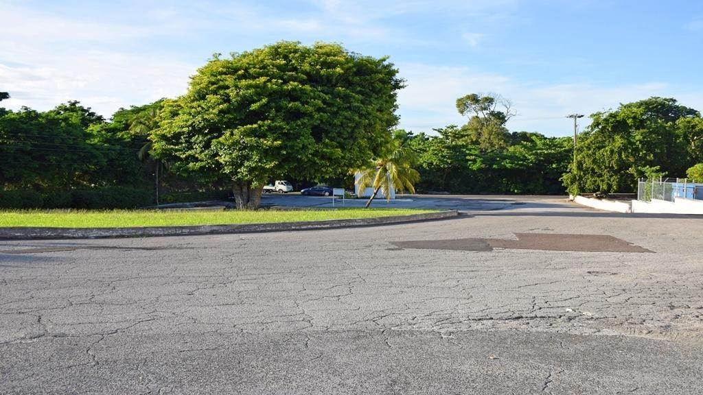 8. Commercial for Sale at Oakes Field, Nassau and Paradise Island Bahamas