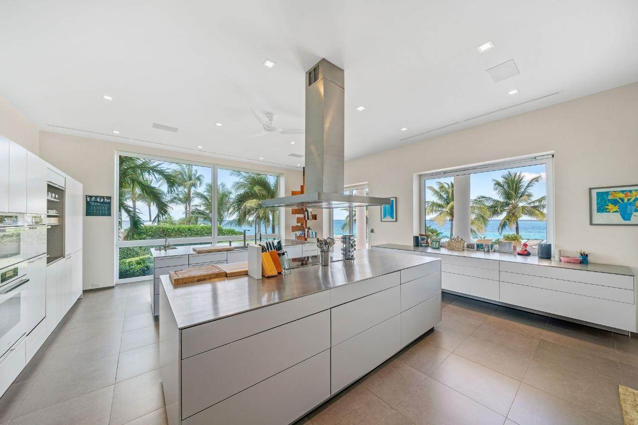 23. Single Family Homes for Sale at 3 North Shore Terrace Lot-3 Ocean Club Estates, Paradise Island, Nassau and Paradise Island Bahamas